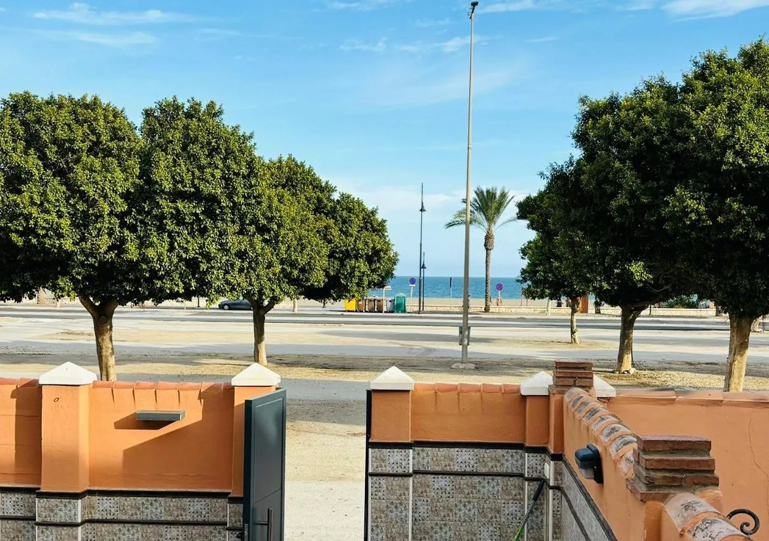 Chalet Con Piscina En Primera Linea De Playa Villa Torremolinos